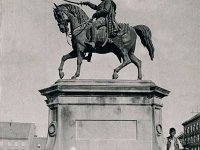 Trg bana Jelačića 1910. godine, pod konjem